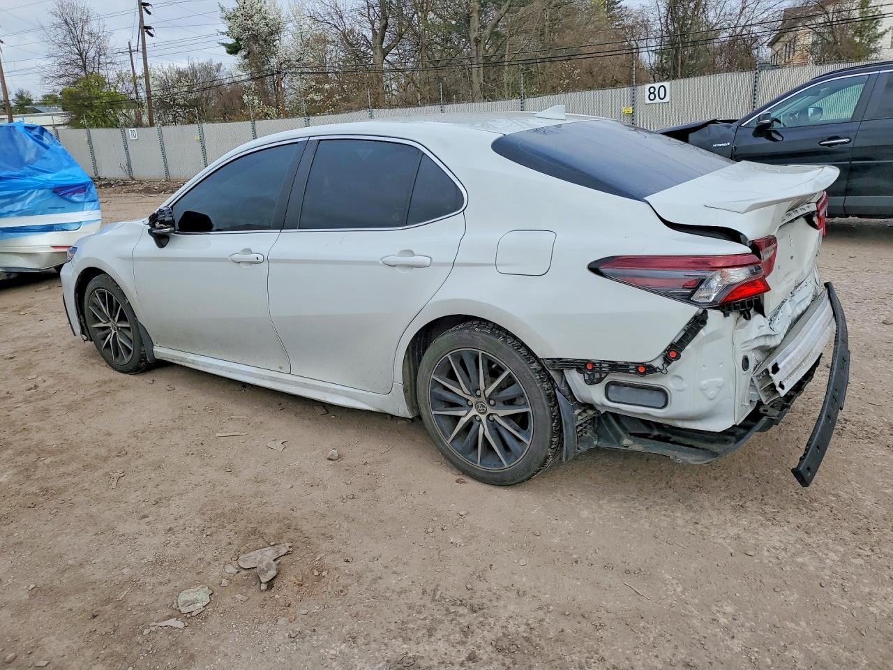 2022 Toyota Camry Se - Фото 2