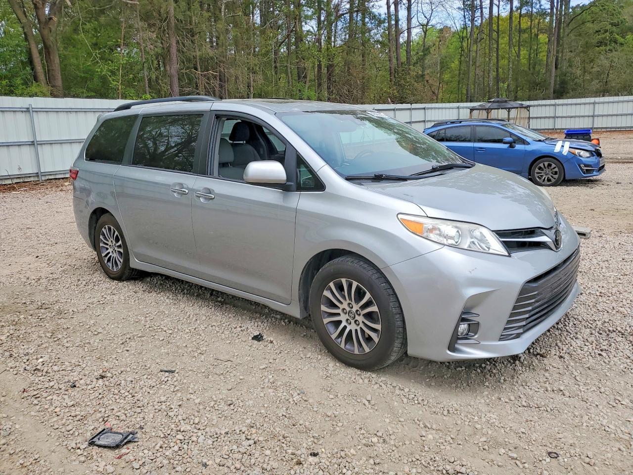 2019 Toyota Sienna Xle 8-Passenger - Image 4