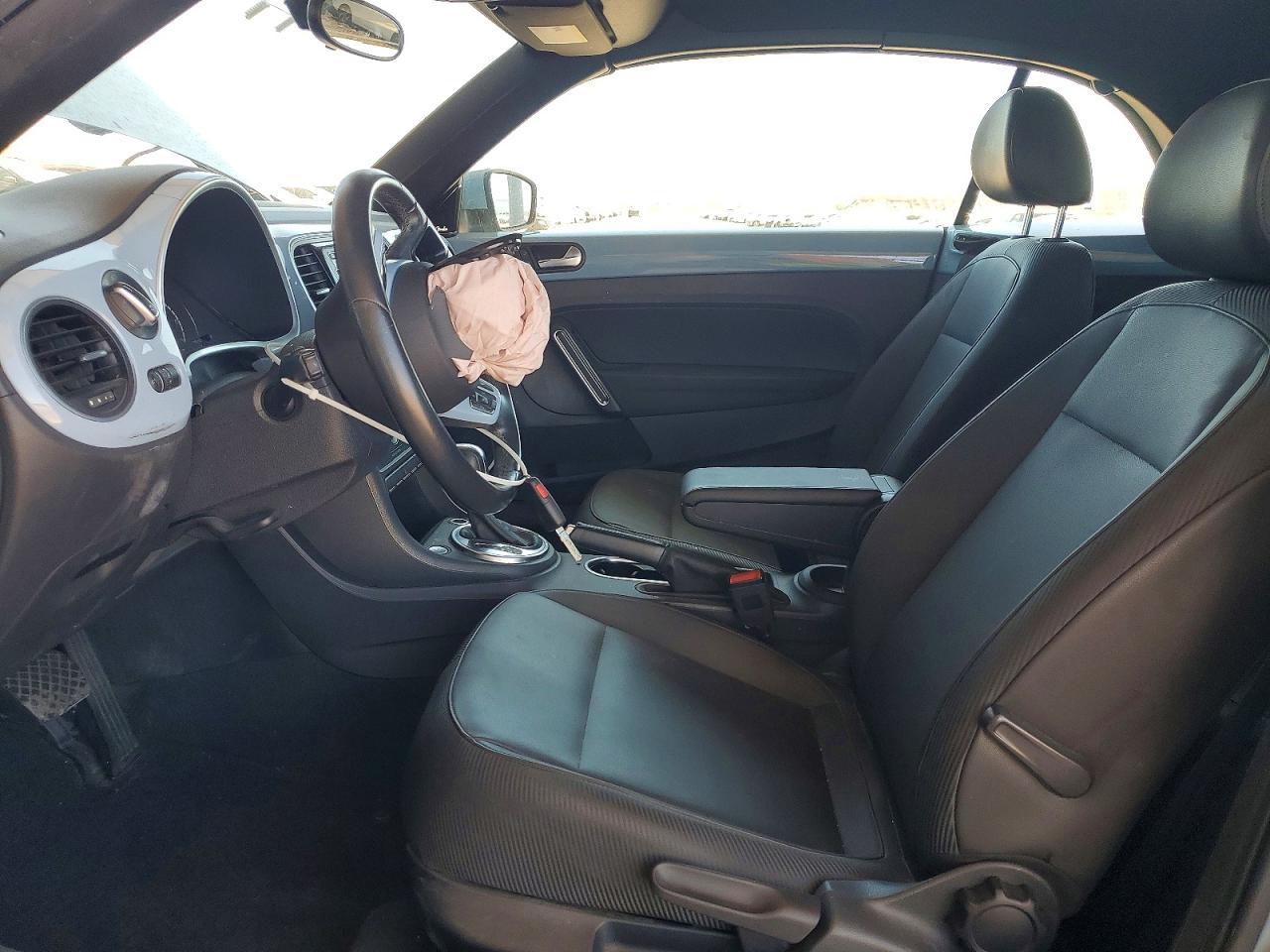 2015 Volkswagen Beetle 1.8T - Фото 7