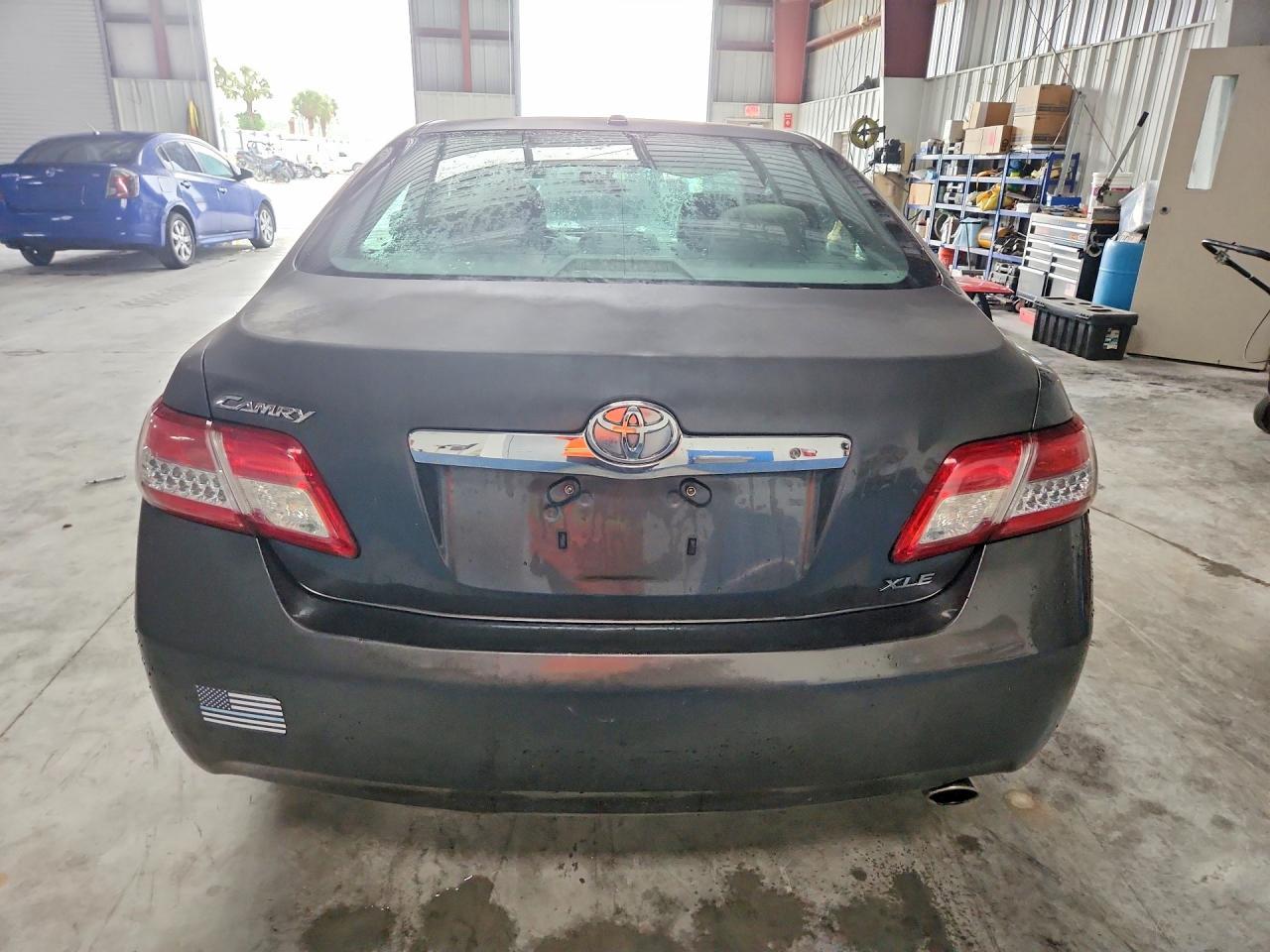 2011 Toyota Camry Xle - Image 6