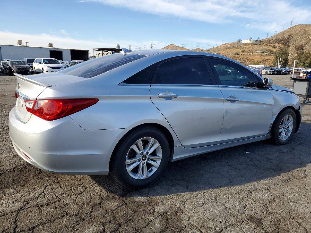 2013 Hyundai Sonata Gls - Image 3