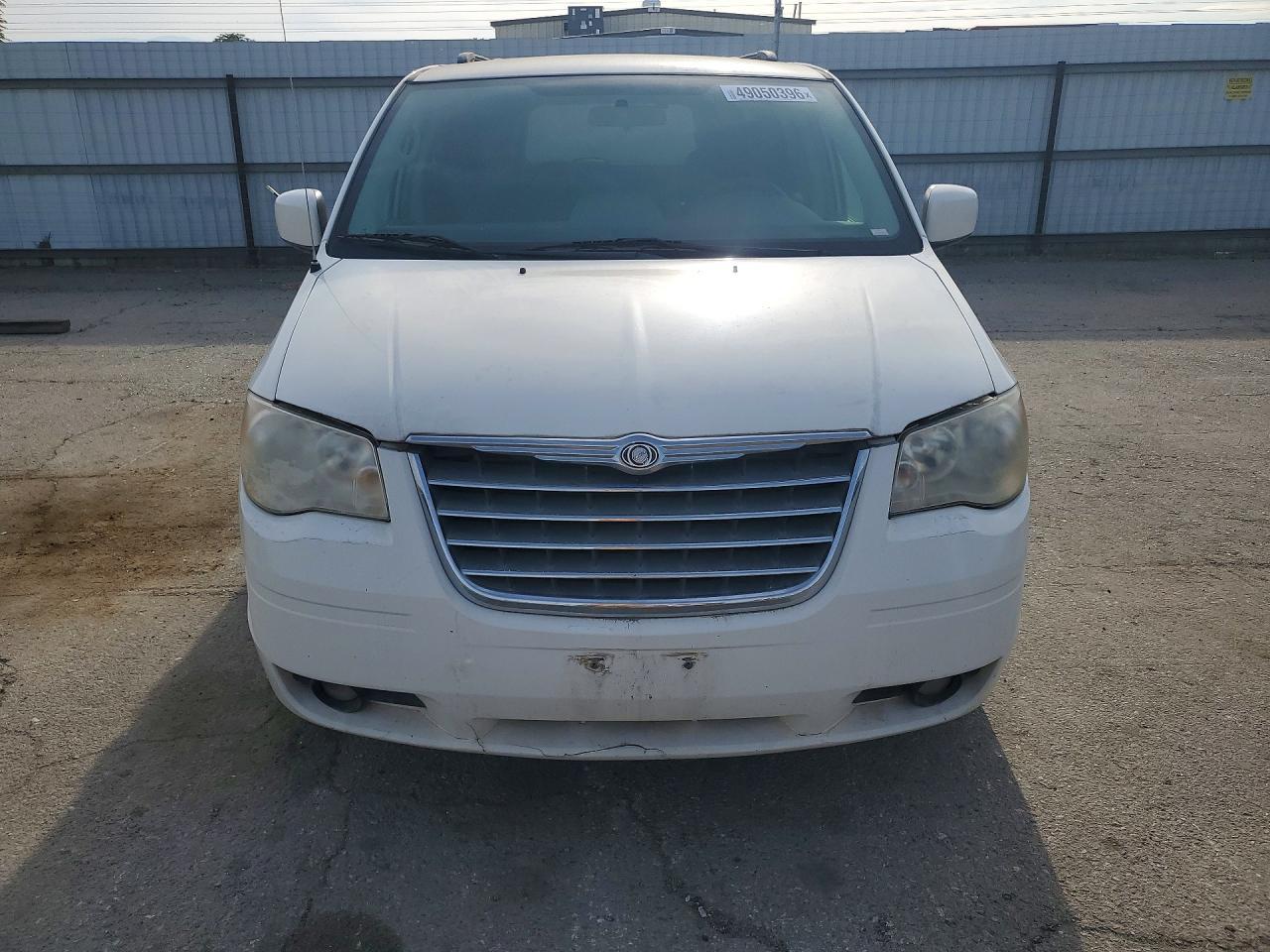 2010 Chrysler Town & Country Touring - Фото 5