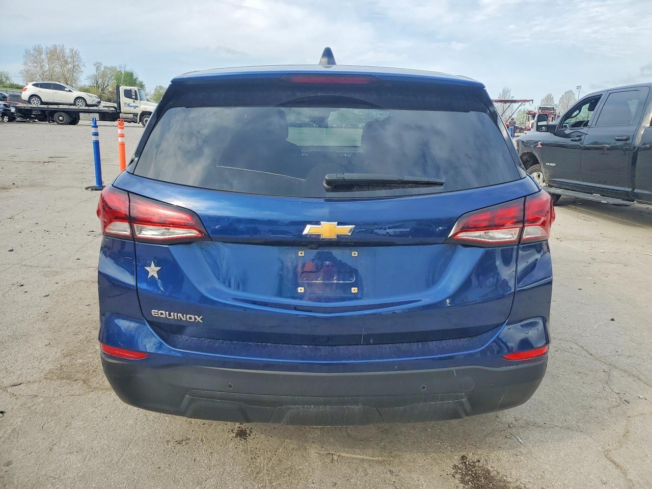 2022 Chevrolet Equinox Ls - Image 6