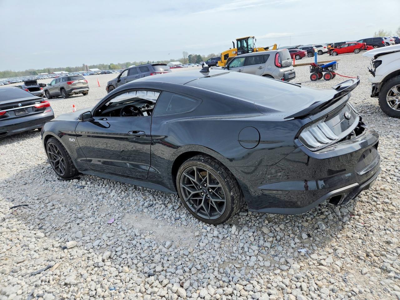 2020 Ford Mustang Gt - Фото 2