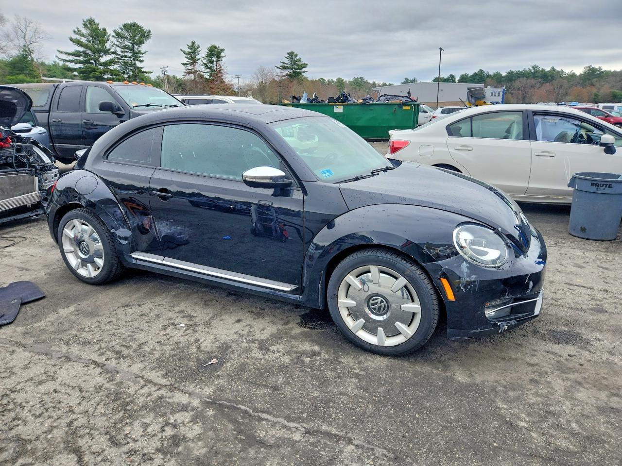 2013 Volkswagen Beetle Turbo - Image 4