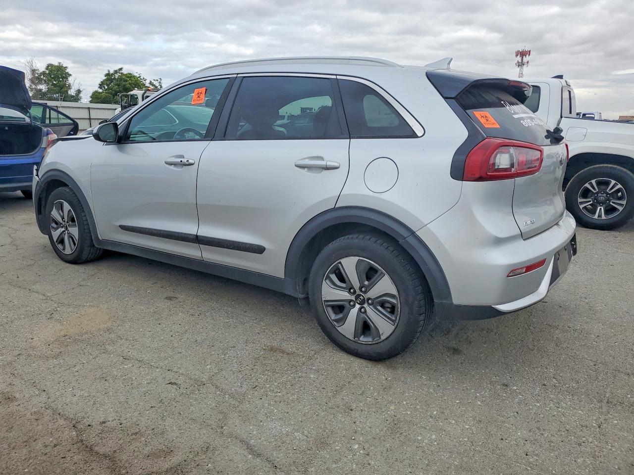 2017 Kia Niro Lx - Фото 2