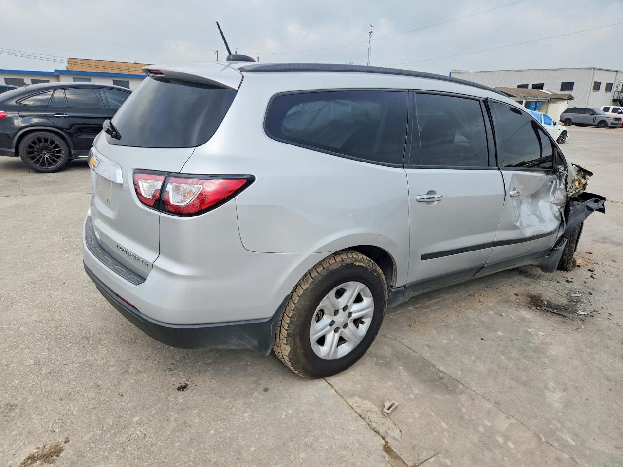 2016 Chevrolet Traverse Ls - Фото 3