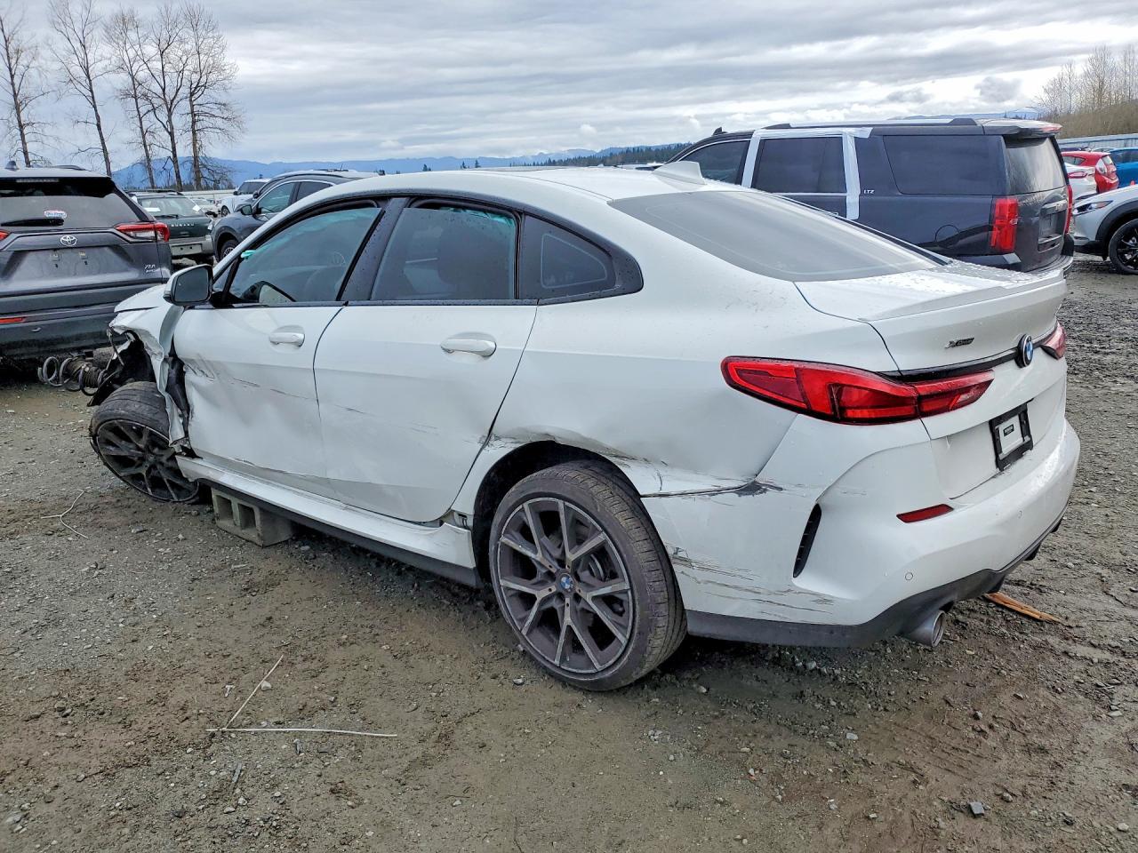2020 BMW 228Xi - Фото 2
