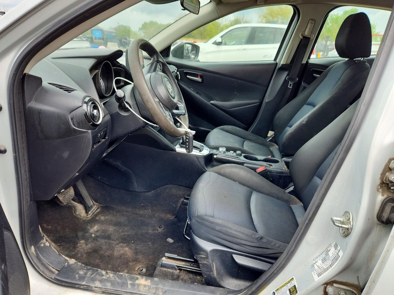2019 Toyota Yaris Le - Image 7