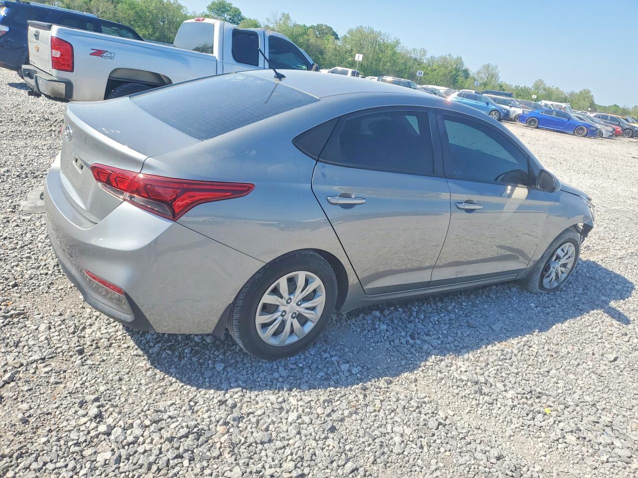 2022 Hyundai Accent Se - Image 3