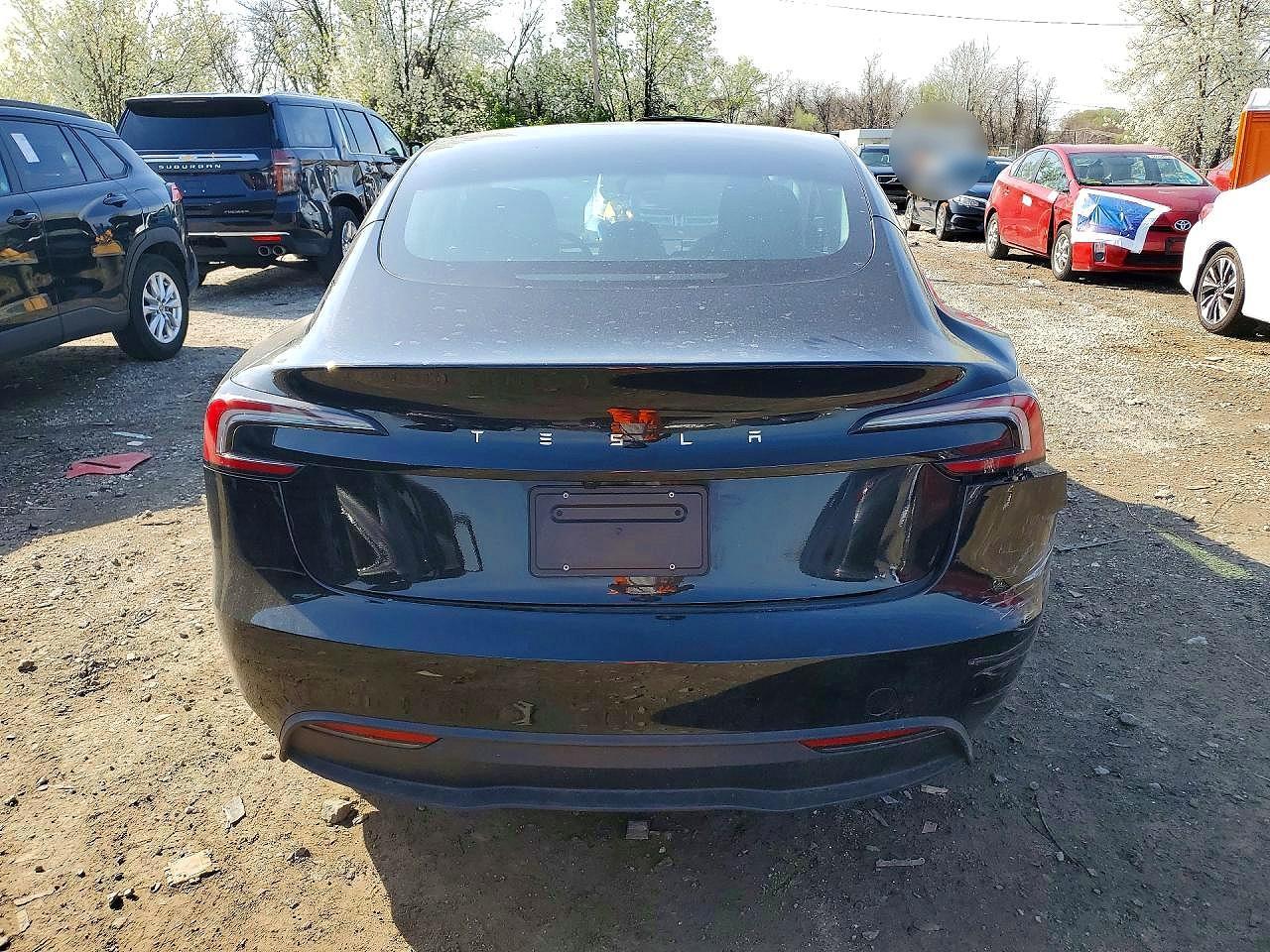 2025 Tesla Model 3 - Фото 6