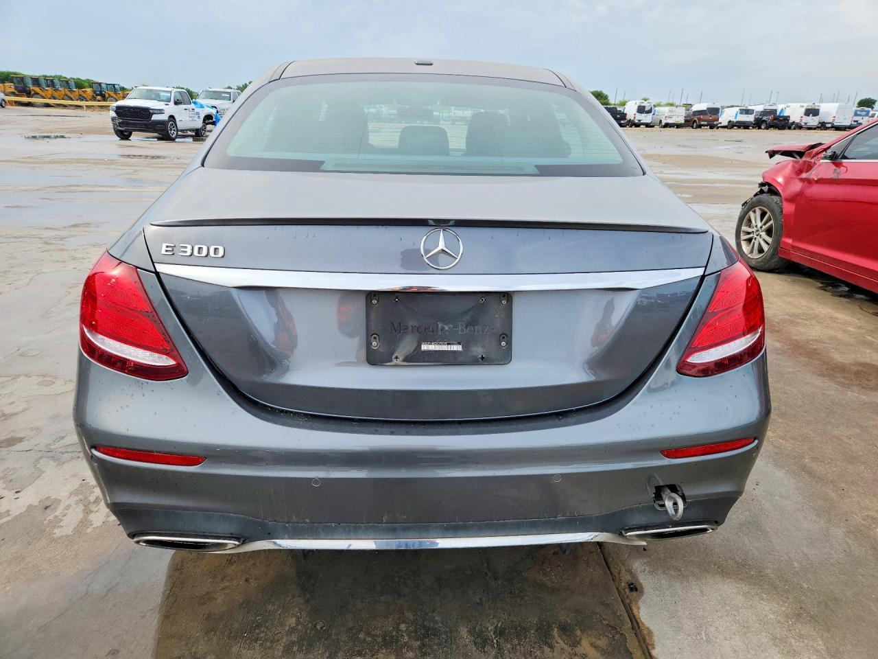 2018 Mercedes-Benz E 300 - Фото 6