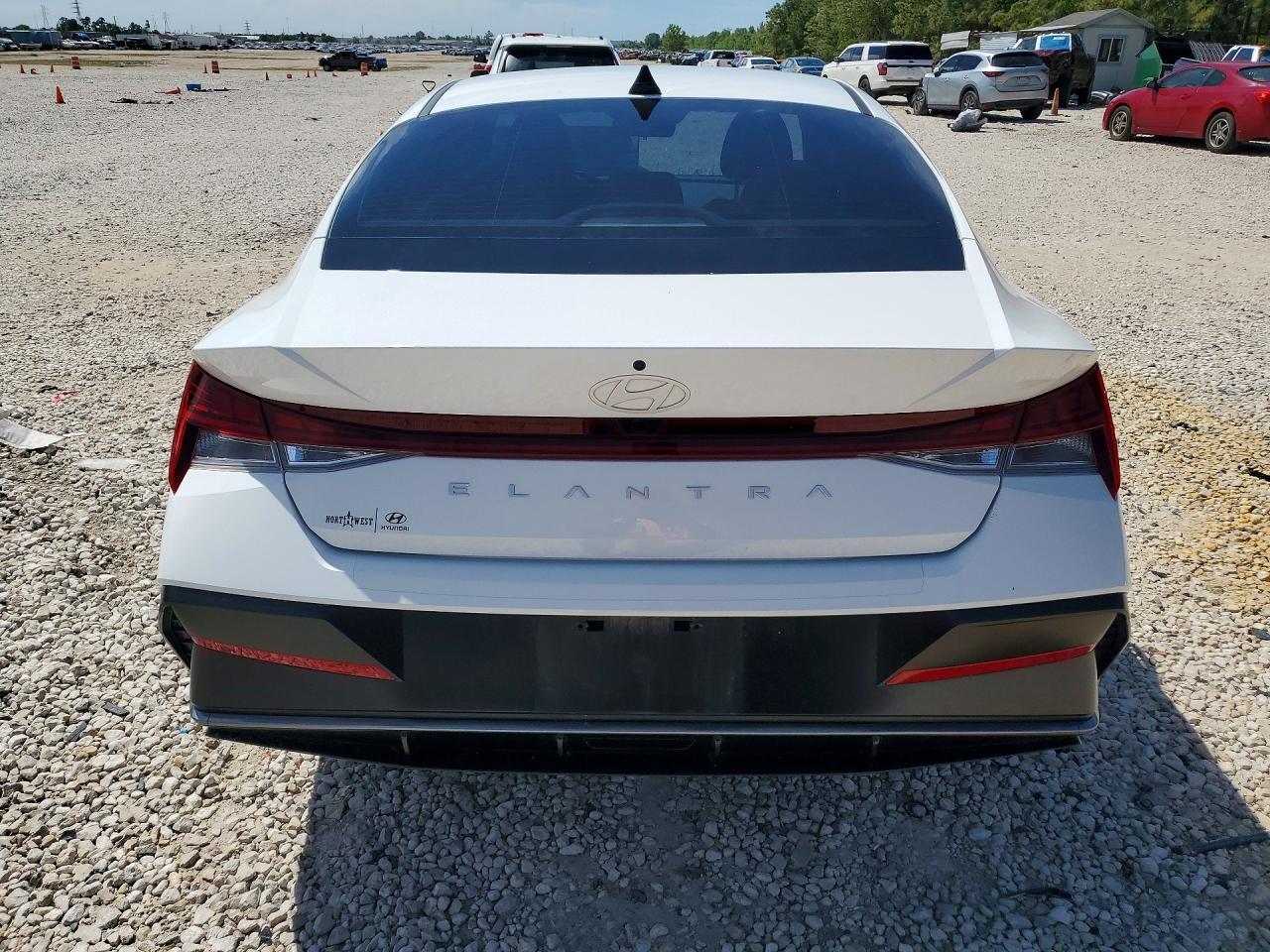 2024 Hyundai Elantra Sel - Image 6