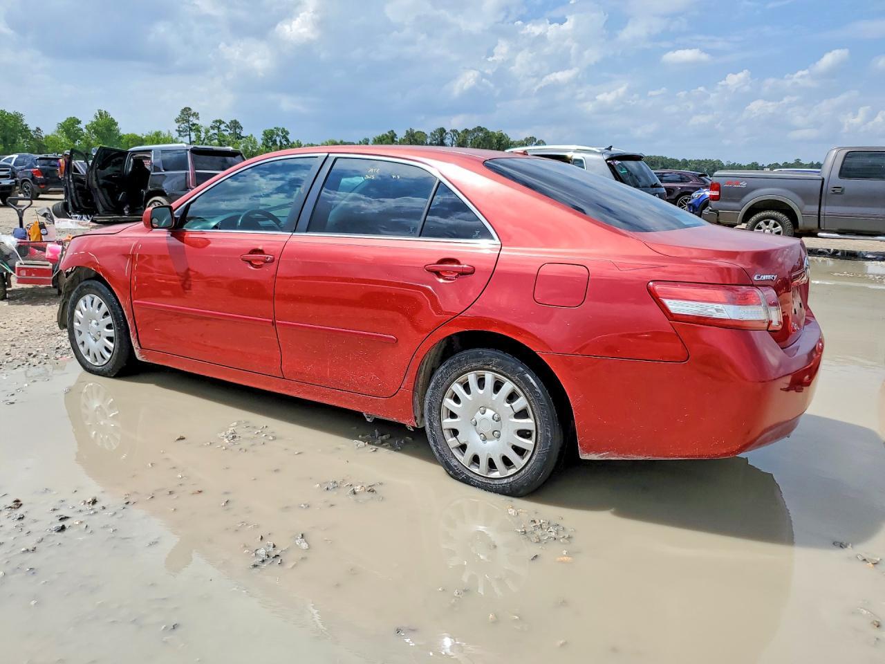 2010 Toyota Camry Le - Image 2
