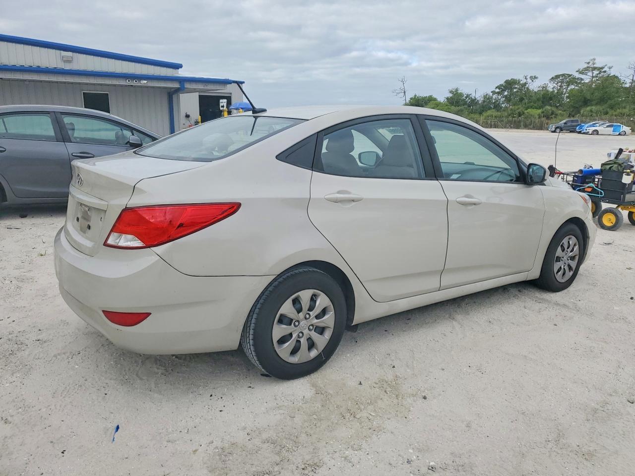 2017 Hyundai Accent Se - Фото 3