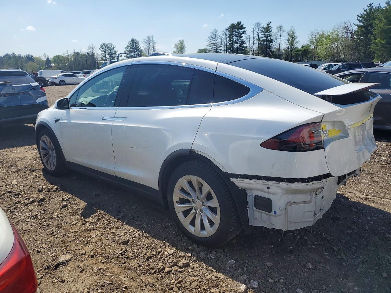 2020 Tesla Model X - Фото 2