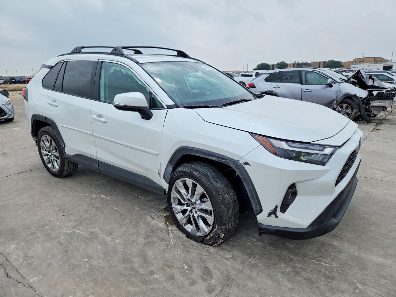 2025 Toyota Rav4 Xle Premium - Image 4