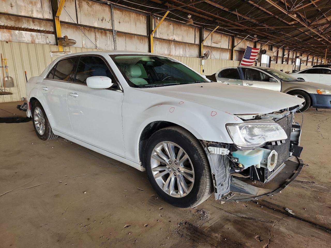2016 Chrysler 300 Limited - Фото 4