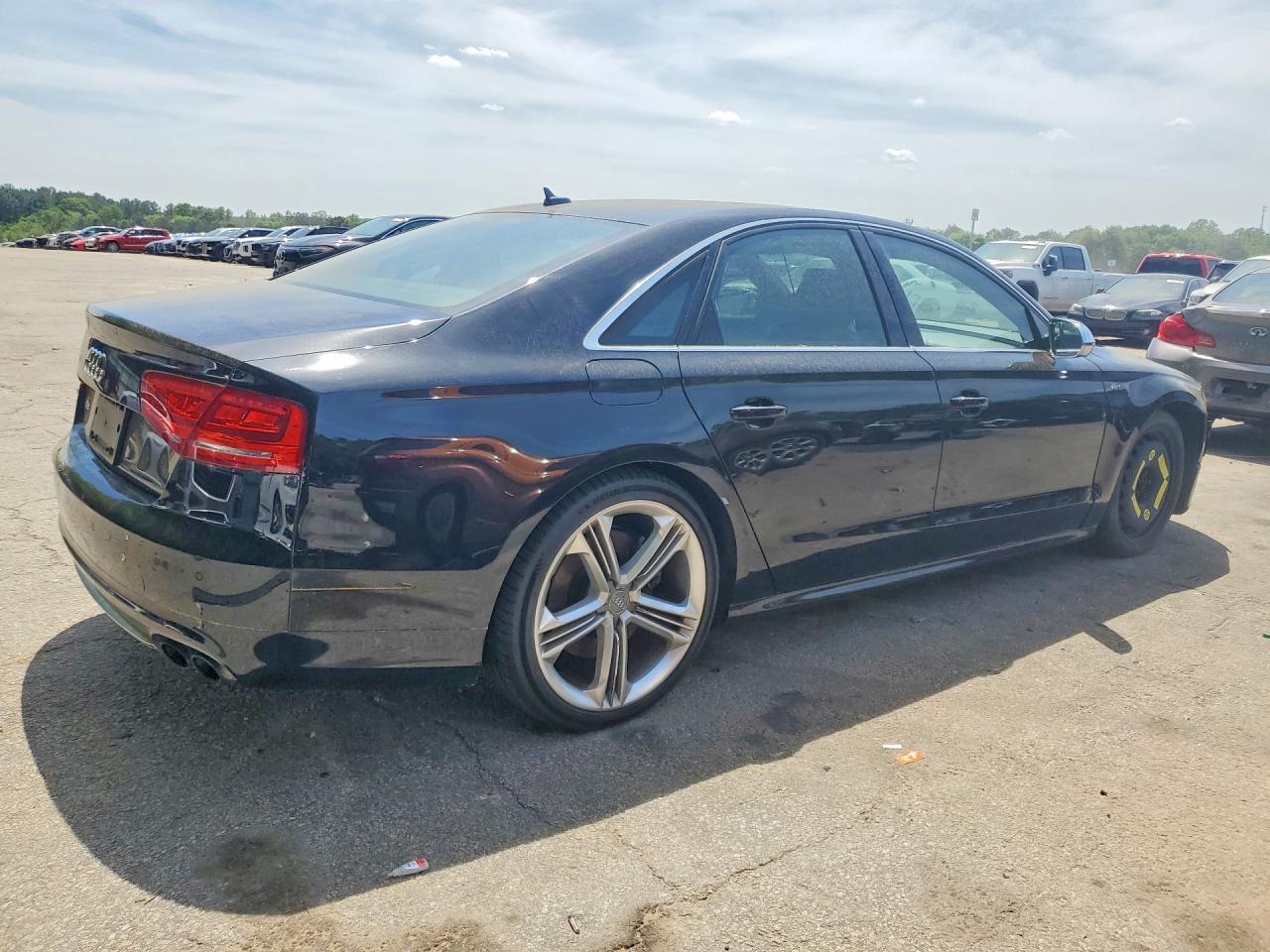 2013 Audi S8 Quattro - Фото 3
