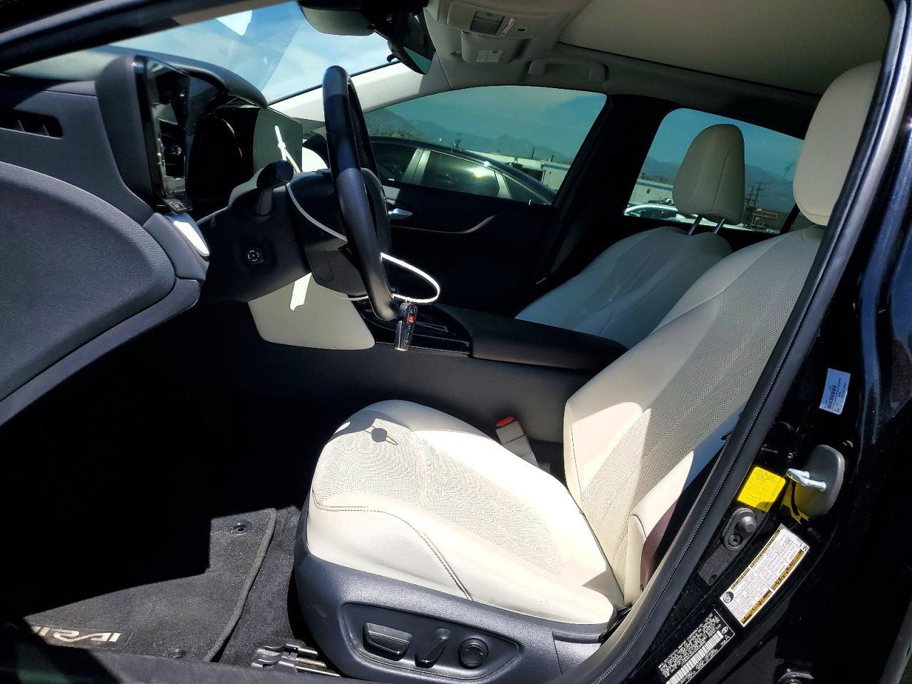 2022 Toyota Mirai Limited - Image 7