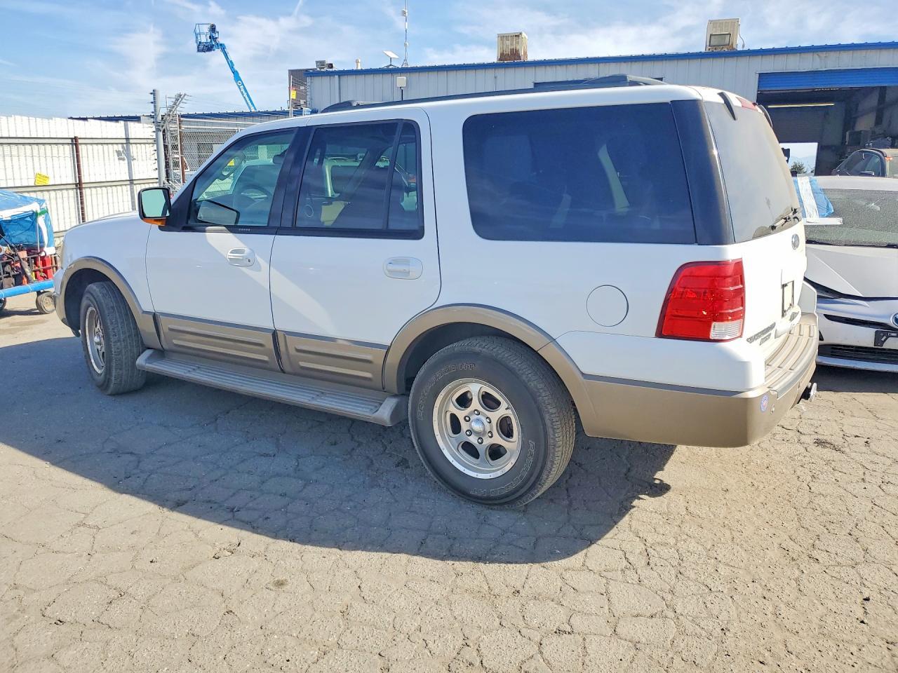 2004 Ford Expedition Eddie Bauer - Image 2