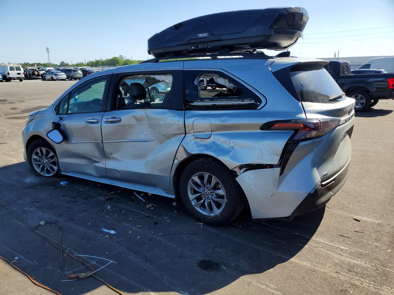 2023 Toyota Sienna Xle - Фото 2