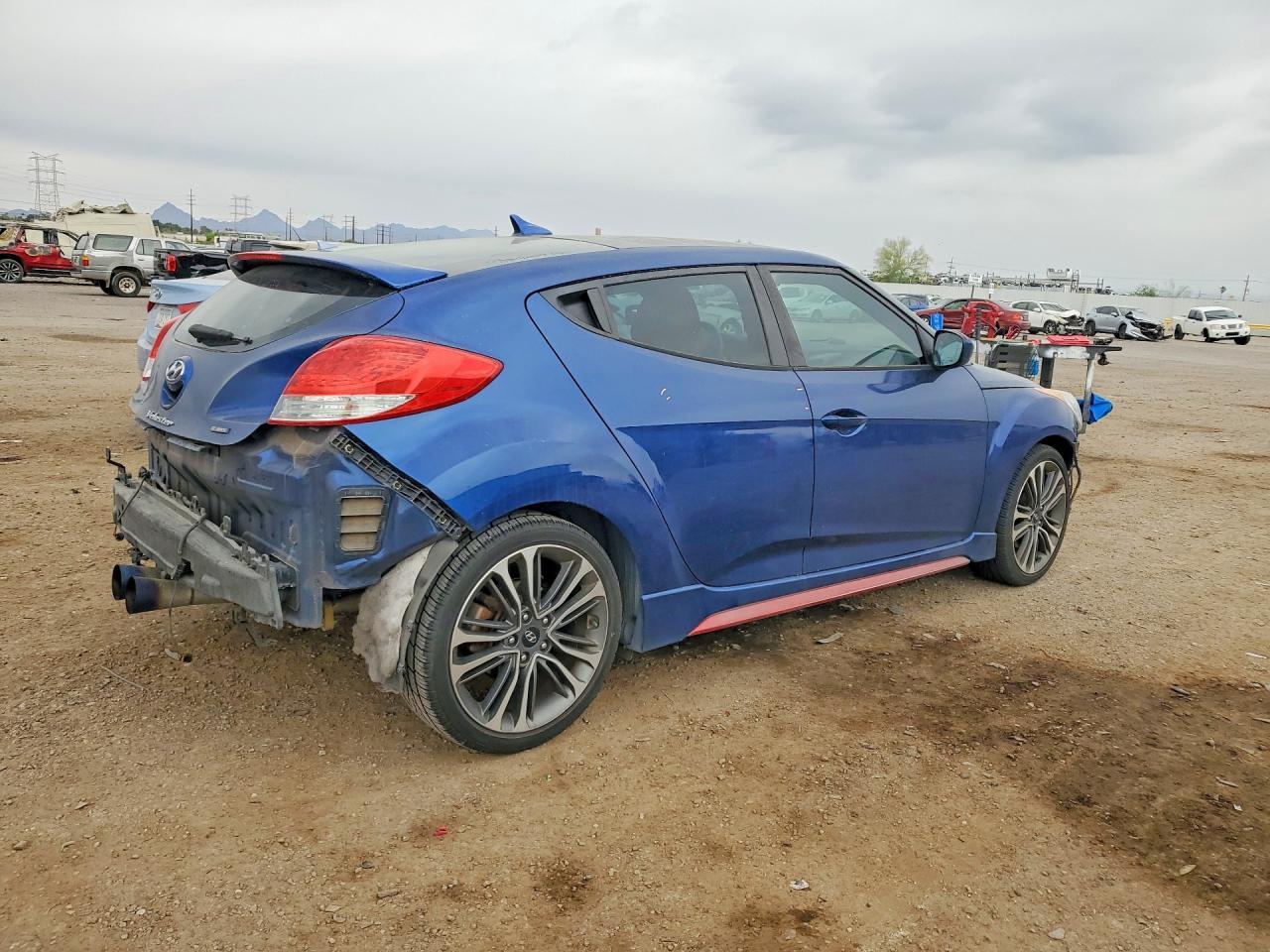 2016 Hyundai Veloster Turbo R-Spec - Image 3