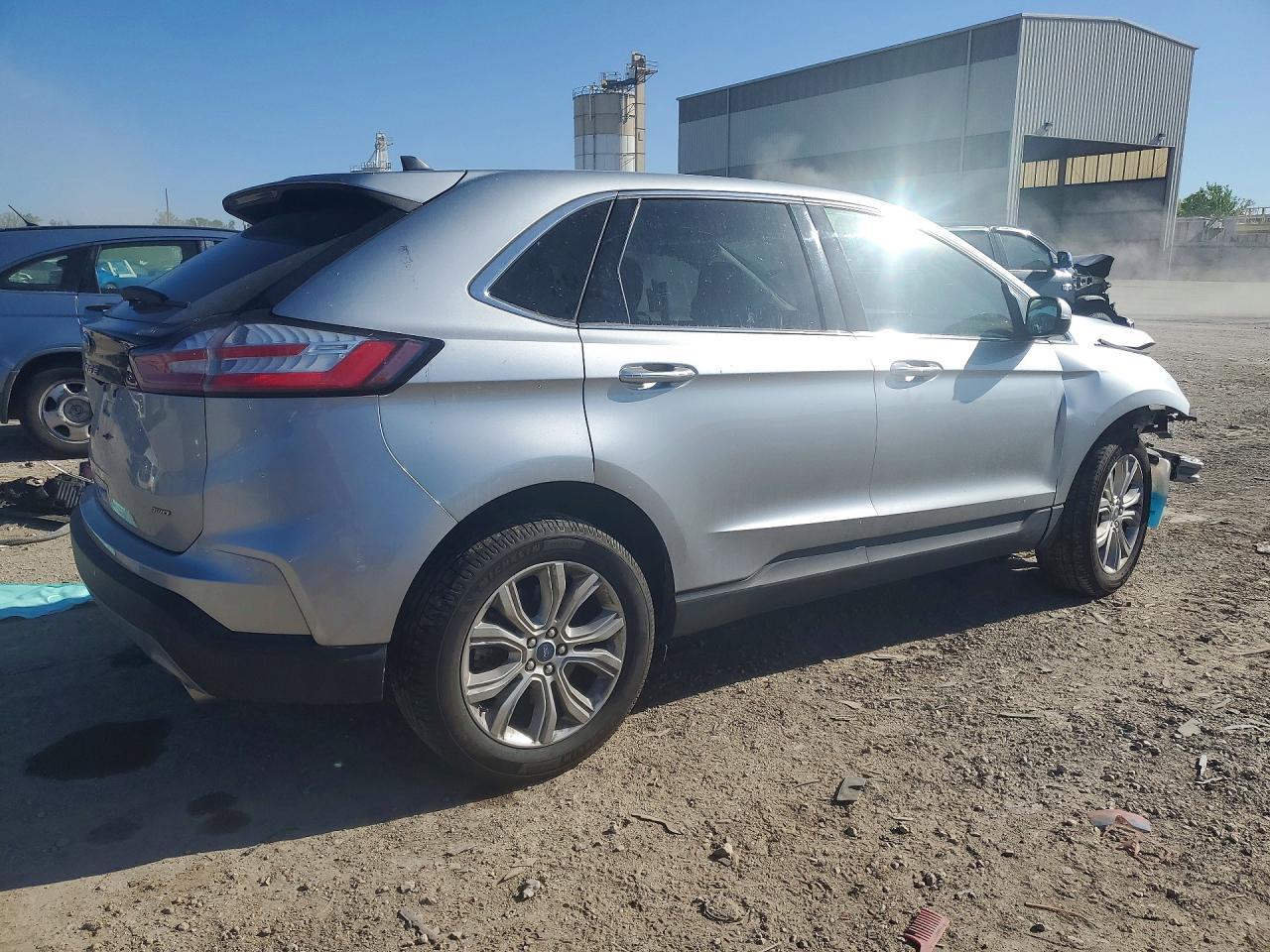 2022 Ford Edge Titanium - Фото 3