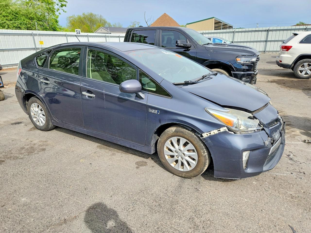 2013 Toyota Prius Plug-In Hybrid Base - Image 4