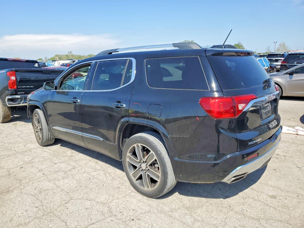 2017 GMC Acadia Denali - Фото 2