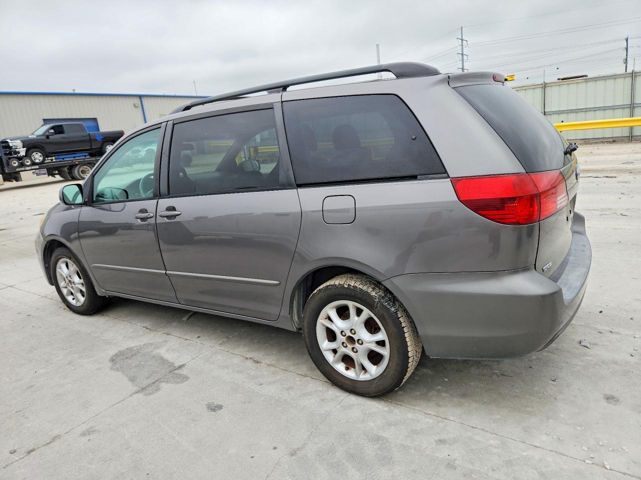 2005 Toyota Sienna Xle 7 Passenger - Image 2