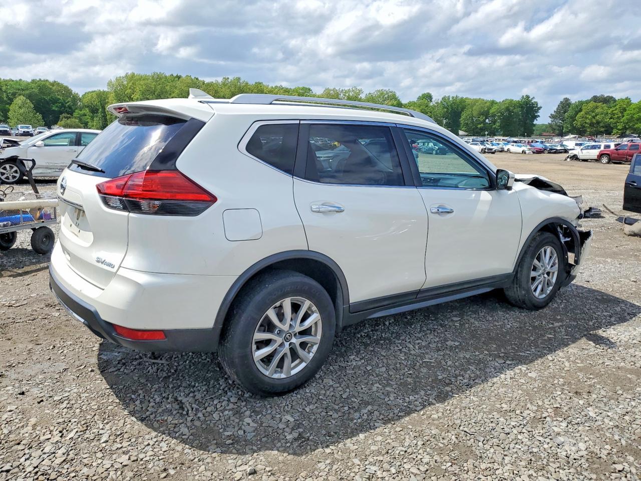 2017 Nissan Rogue - Фото 3