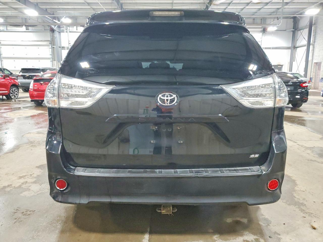 2015 Toyota Sienna Sport - Фото 6