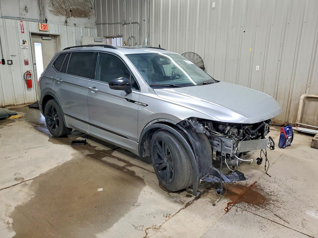 2024 Volkswagen Tiguan Se R-Line Black - Image 4