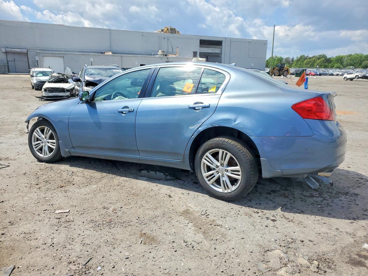 2010 Infiniti G37 Sedan X - Image 2