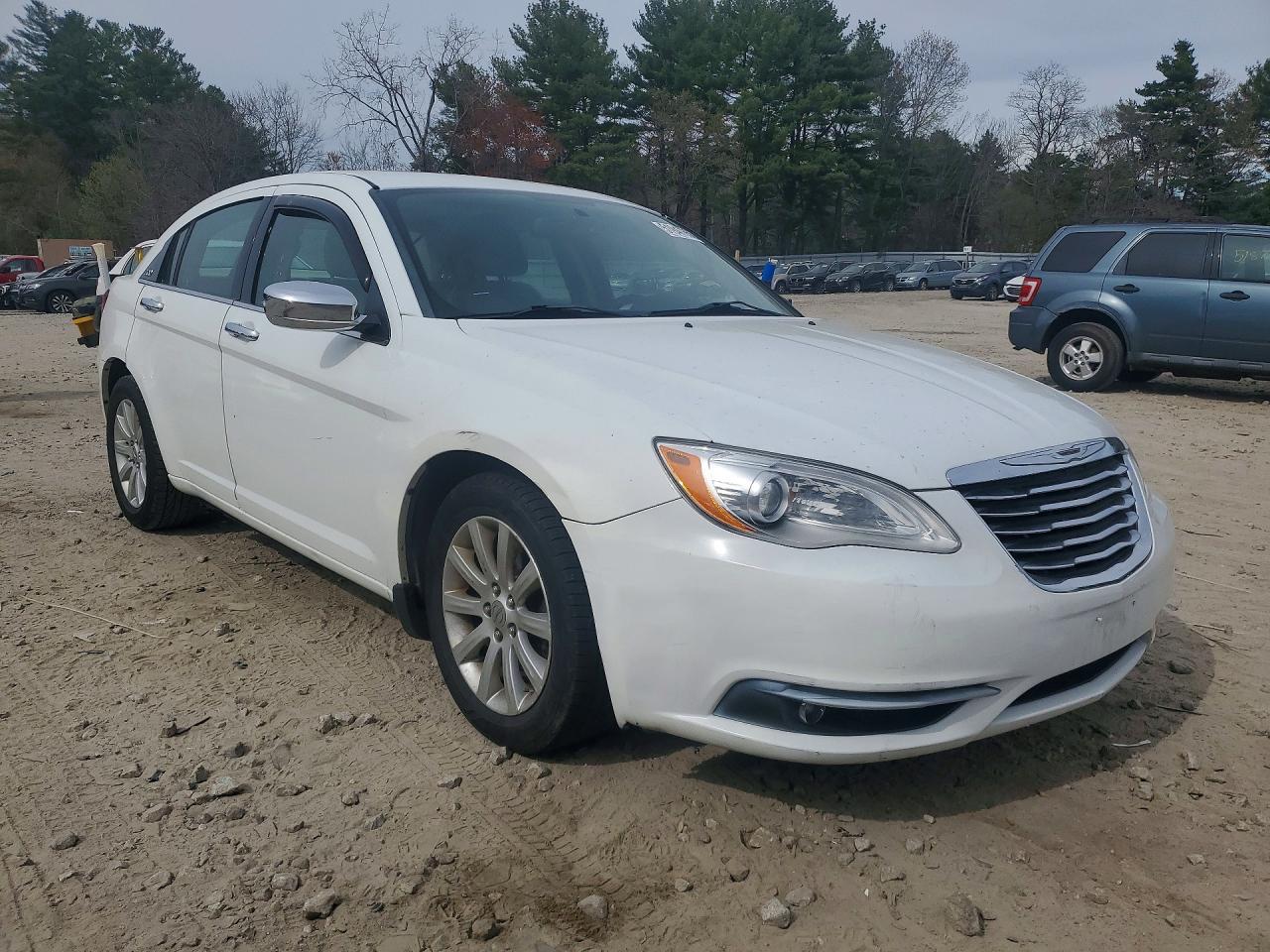 2014 Chrysler 200 Limited - Image 4
