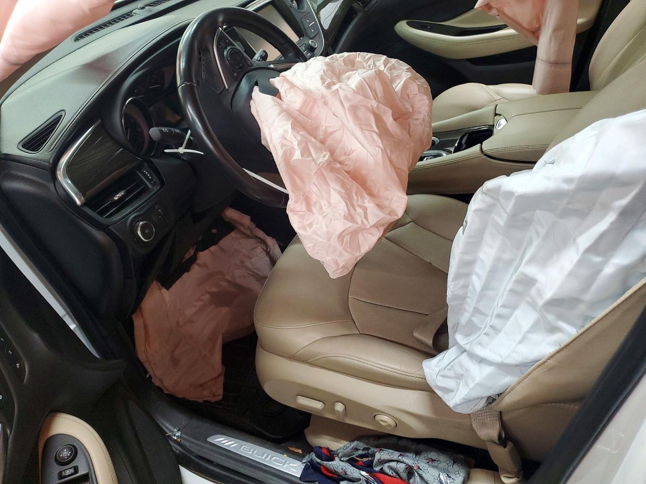 2019 Buick Envision Essence - Image 7