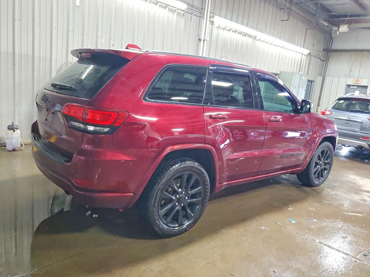 2017 Jeep Grand Cherokee Laredo - Image 3