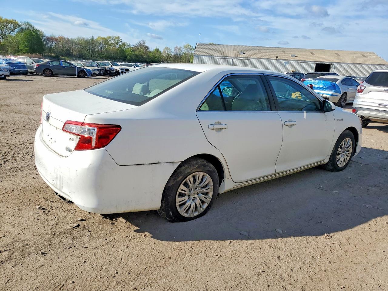 2013 Toyota Camry Hybrid Le - Фото 3
