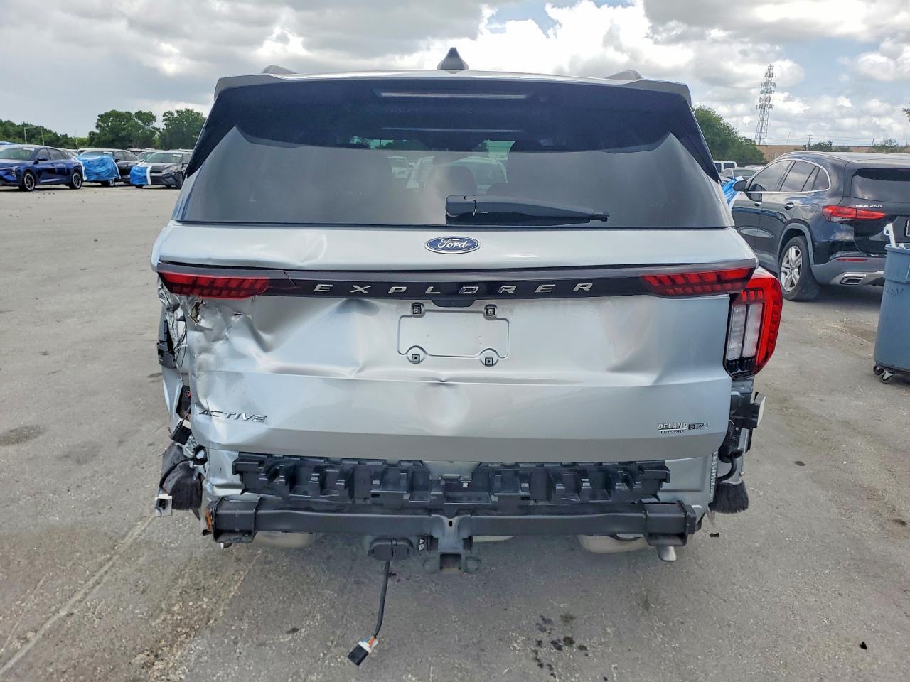 2025 Ford Explorer Active - Фото 6