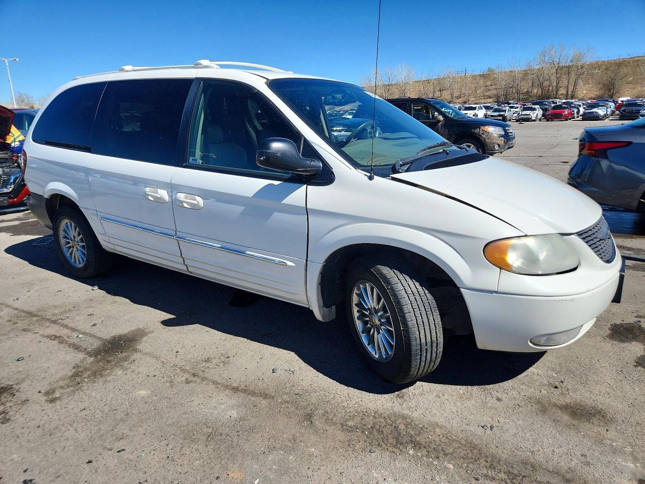 2003 Chrysler Town & Country Limited - Фото 4