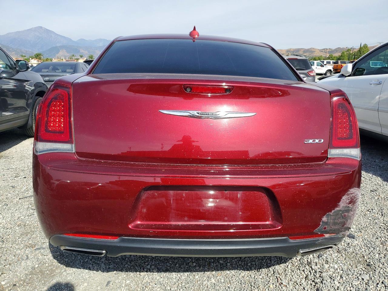 2020 Chrysler 300 Touring - Фото 6