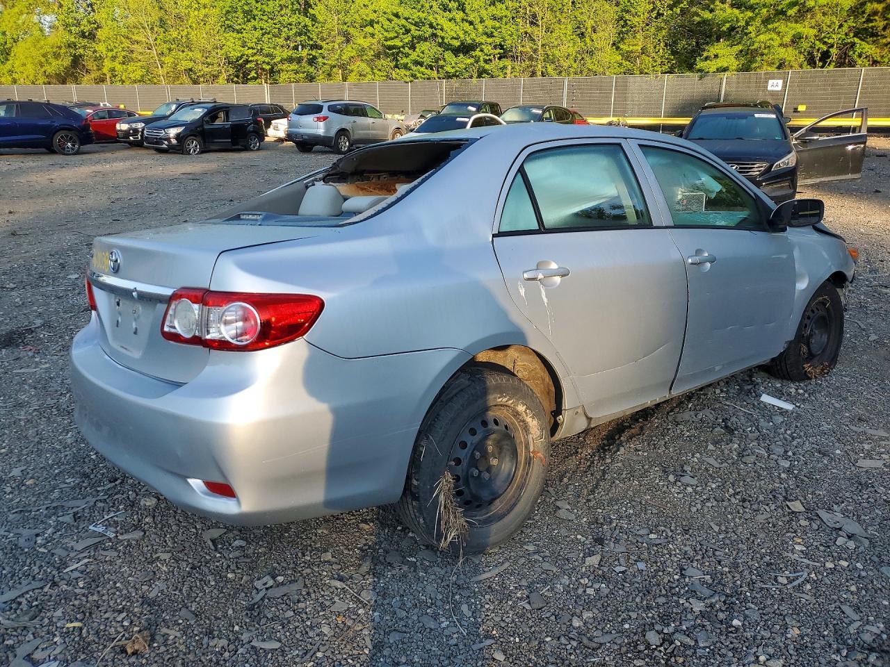 2012 Toyota Corolla L - Фото 3