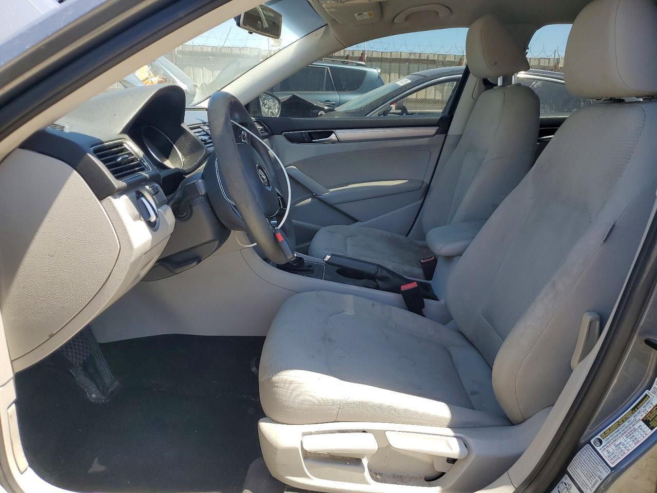 2016 Volkswagen Passat S - Image 7