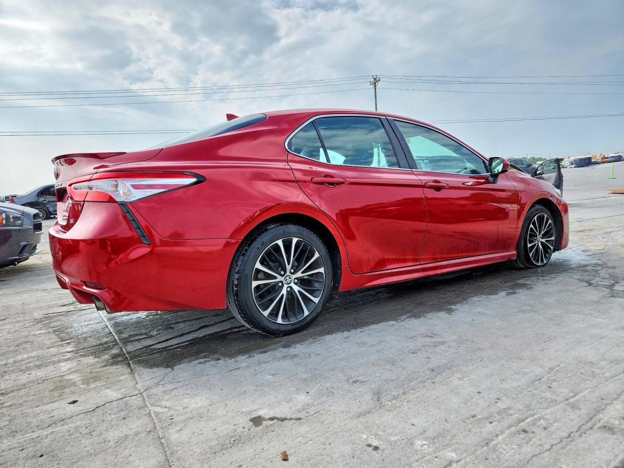 2020 Toyota Camry Se - Фото 3