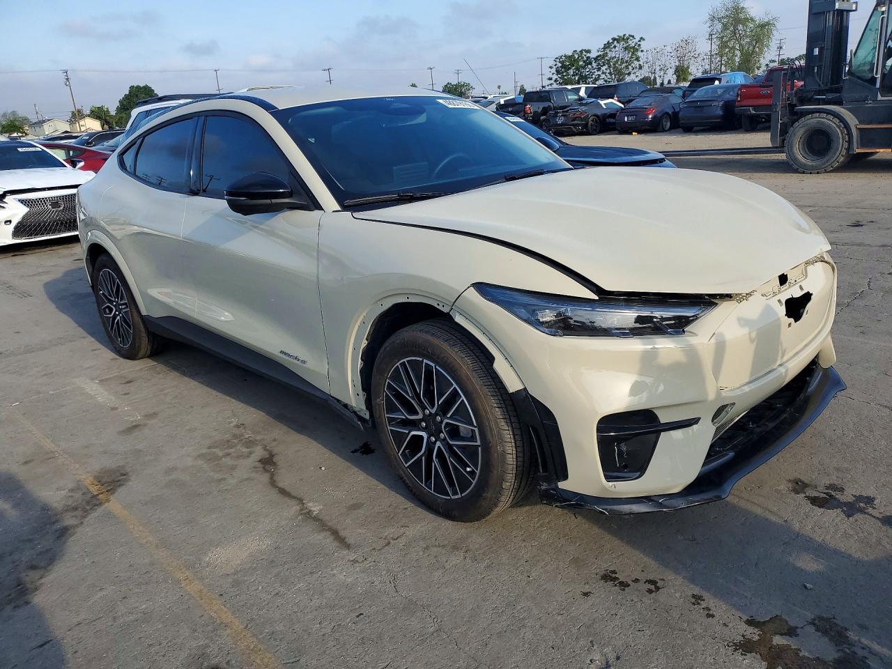 2025 Ford Mustang Mach-E Premium - Фото 4