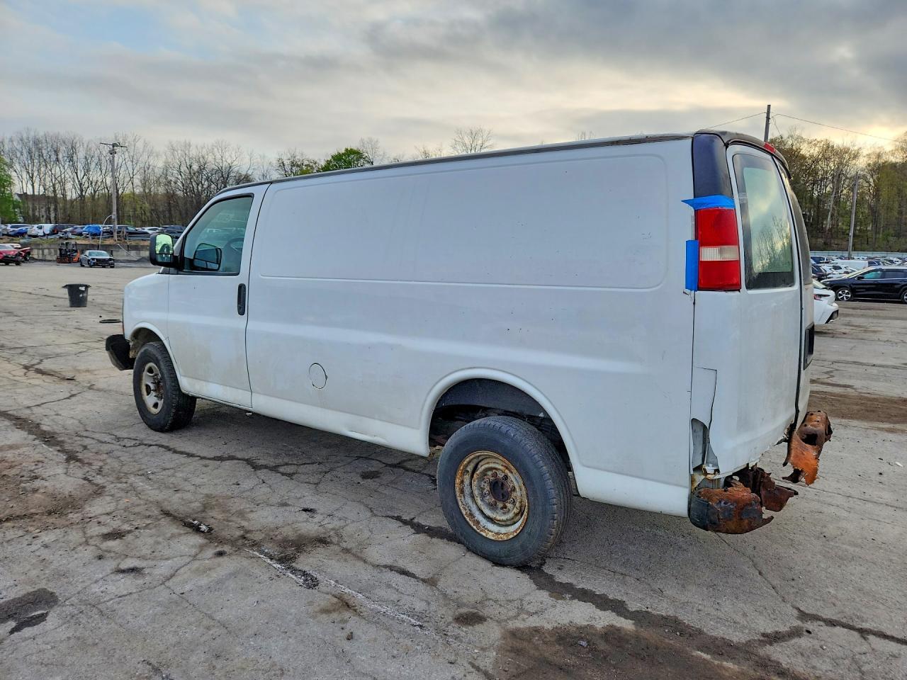 2013 Chevrolet Express G2500 - Image 2