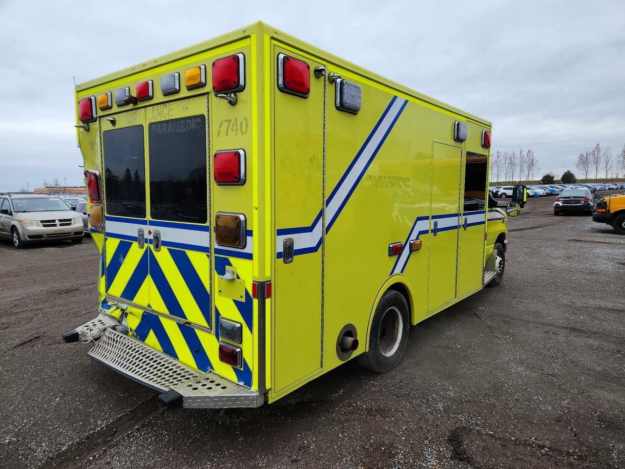 2022 Ford Econoline E350 Super Duty Cutaway Van - Фото 3