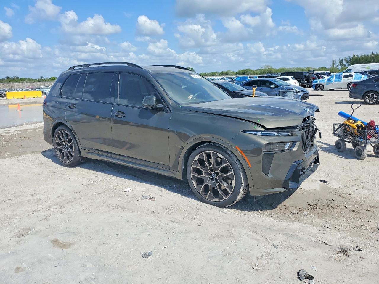 2025 BMW X7 xDrive40I - Фото 4