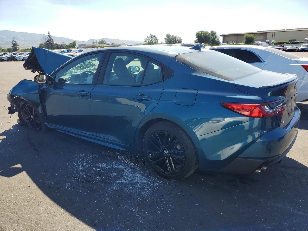 2025 Toyota Camry Se - Фото 2